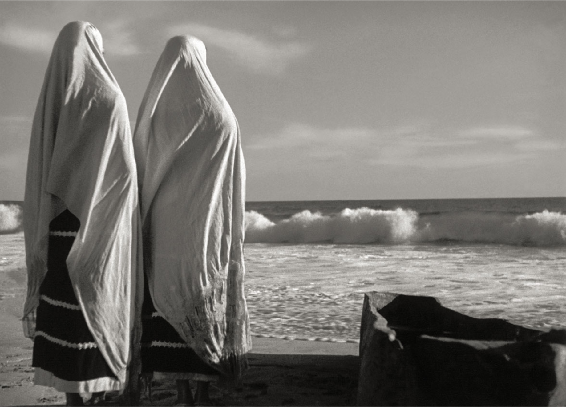 Two Women in Front of Ocean/Dos Mujeres enfrente del Mar “La Perla” 1945