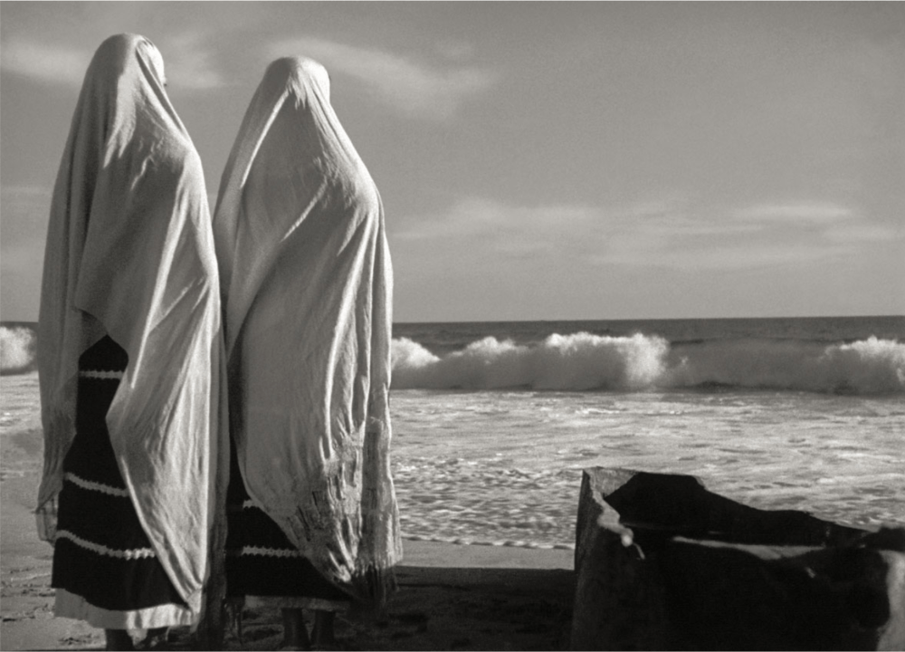 Two Women in Front of Ocean/Dos Mujeres enfrente del Mar “La Perla” 1945